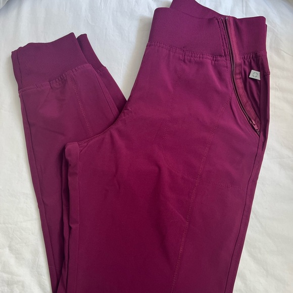 Cherokee Infinity Magenta Jogger Scrub Pants (SIZE M) - Picture 4 of 4